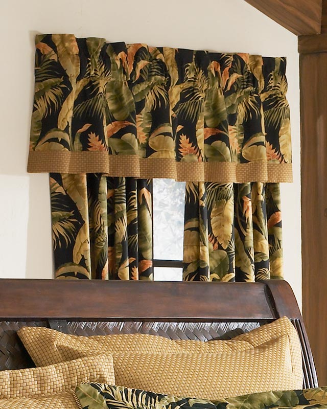 La Selva Black Tailored Valance